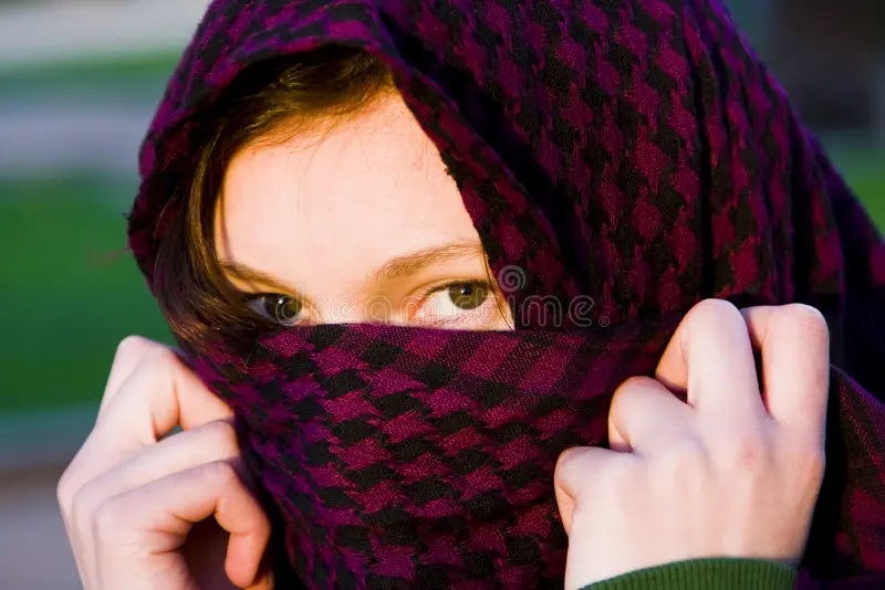 hidden woman veil 5136033